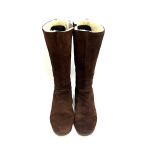 vintage années 1990 Shearling Lined Winter Boots // Brown Suede Knee High Zip Up Heeled Snow Boots par L.L. Bean Taille 9 // Fabriqué en Angleterre image 4