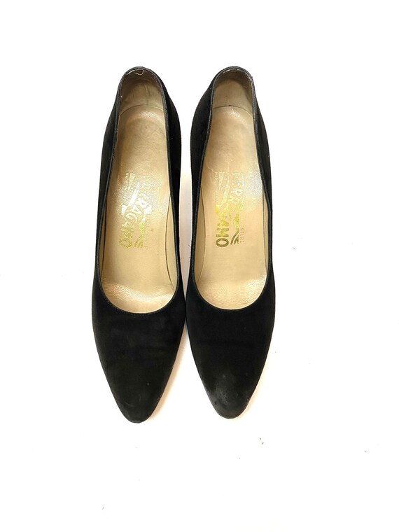 Vintage 1970s Suede Ferragamo Heels // Black Curv… - image 3