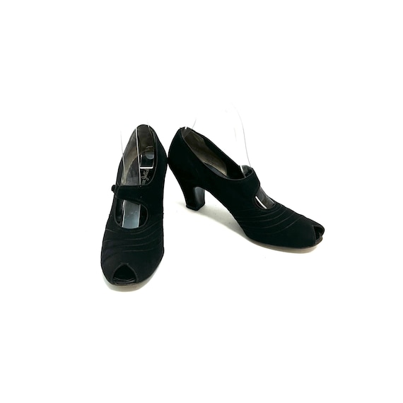 1960s mary jane shoes