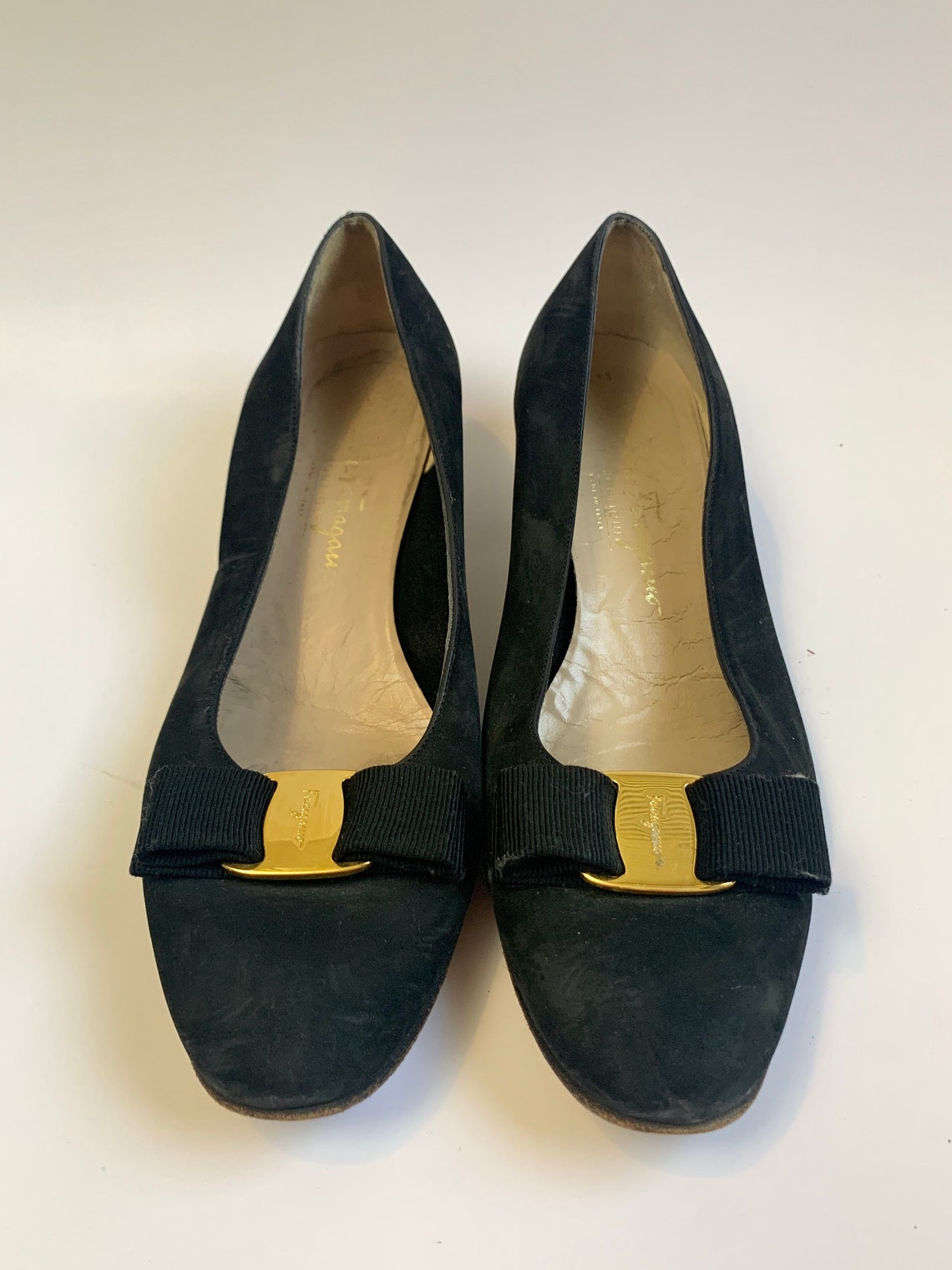 Vintage 1990s Bow Pump Heels // Black Suede Ferragamo Shoes - Etsy