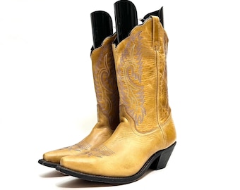 Botas vaqueras vintage de punta cuadrada para mujer de los años 90 // Botas de media pantorrilla bordadas con festones de cuero color canela, talla 11