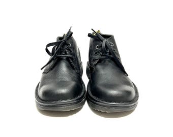DR. MARTENS | Vintage Y2K black pebble leather 3-eye lace up chukka work boots Vintage Y2K Mens Chukka Boots // Black Pebble Leather 3-eye  main image 4