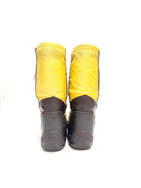 Vintage Platform puffy snow Boots Black Yellow Chevron Lug Sole Snow Boots Korea Vintage 1980s Platform Snow Boots // Yellow Nylon Pull on  main image 2