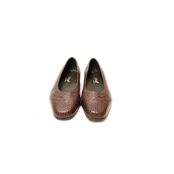 Vintage 1970s Woven Slip on Shoes // Brown Leather Kitten Heels by 