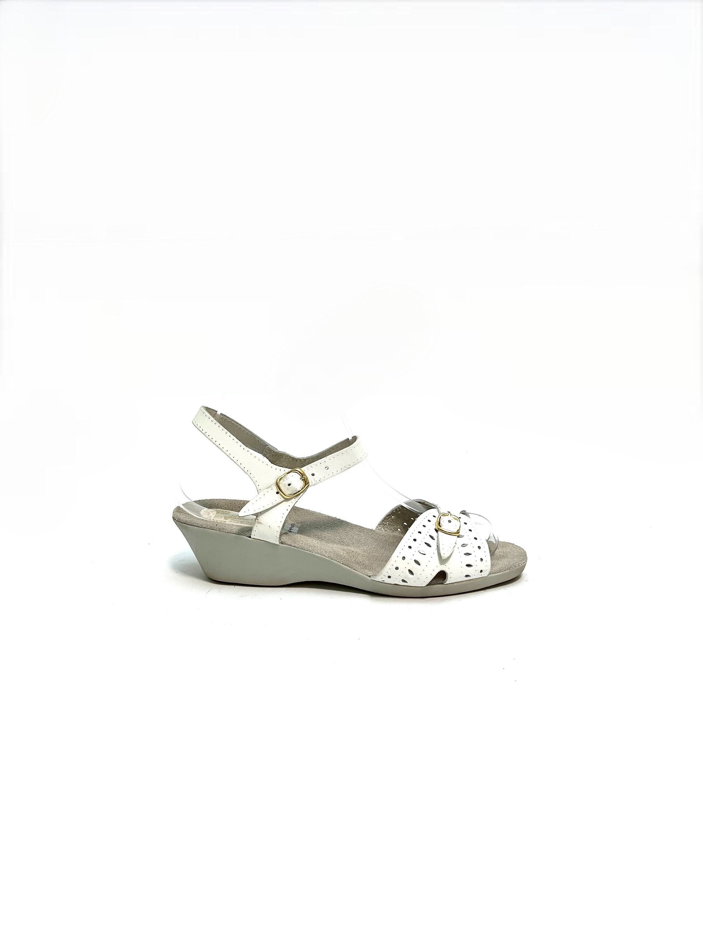Bass suv shop series sandals