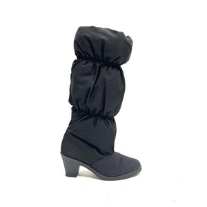 Vintage 1970s Deadstock Puffy Winter Boots // Black Cotton Knee High Heeled Snow Boots Size 8