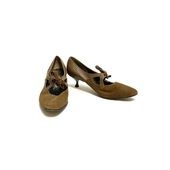 Vintage 1960s Mary Jane Shoes // Brown Suede and Leat… Gem