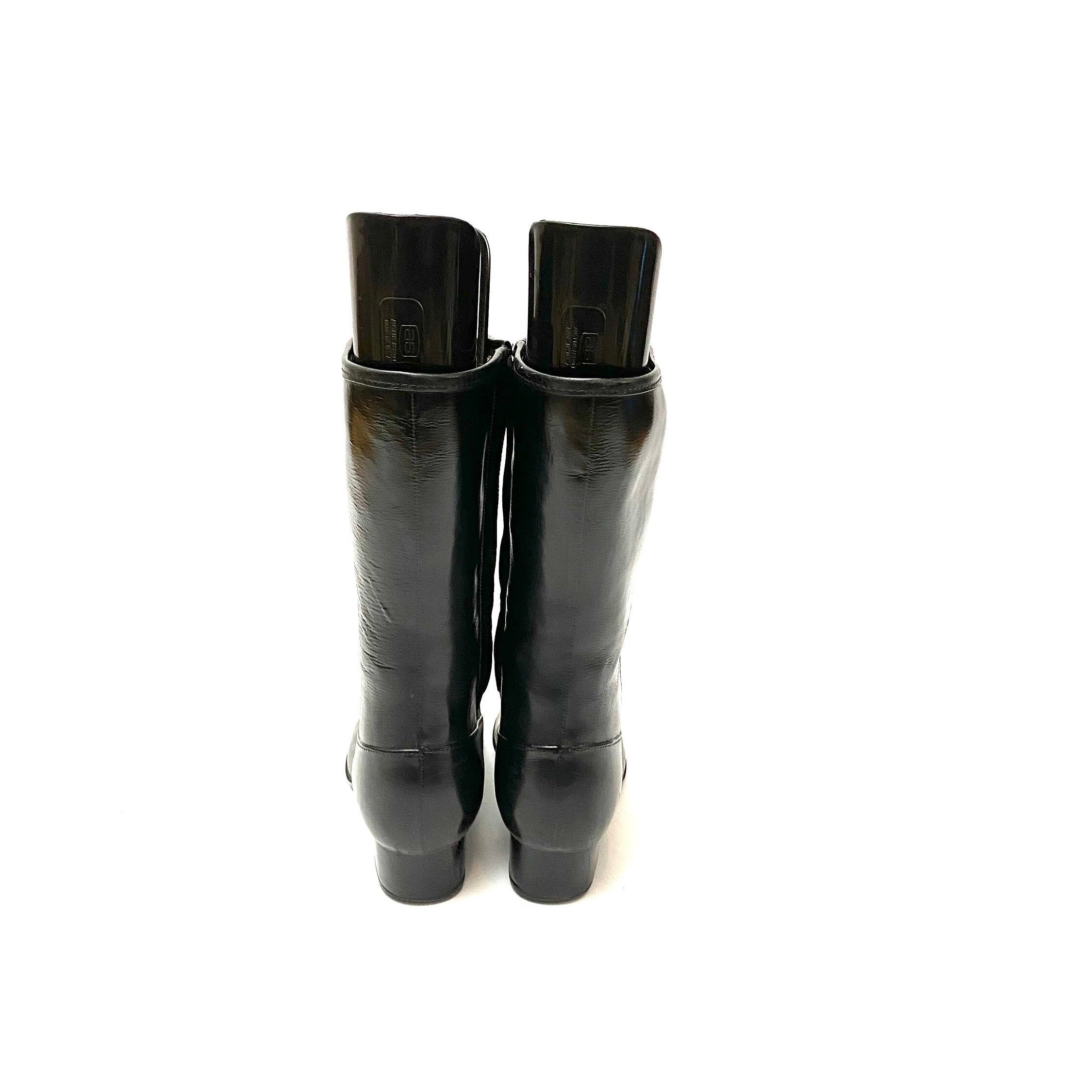 Vintage 1970s Rain Boots // Black Rubber Zip up Heeled  display picture 3