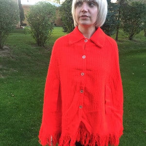 Red 60s Poncho // Vintage Sweater Poncho // Button Up Fringe Cape // Lightweight Poncho Cardigan // Mod Cape Medium Large image 3