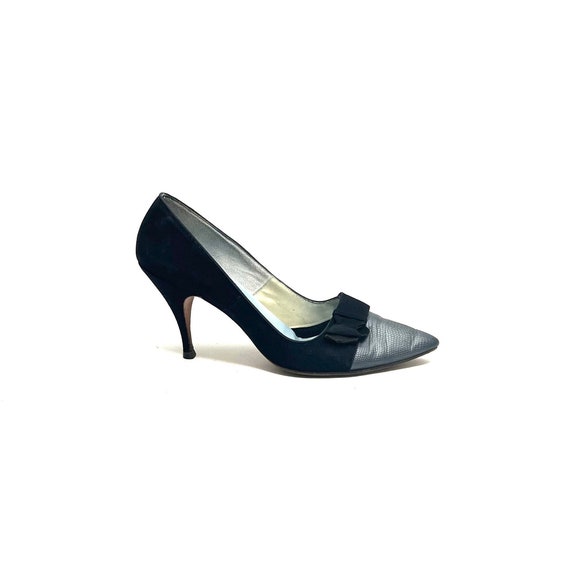 Navy blue pumps size 1 clearance