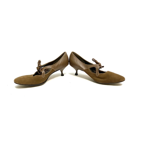 Vintage 1960s Mary Jane Shoes // Brown Suede and Leat… Gem