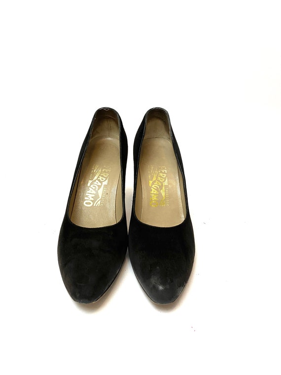 Vintage 1970s Suede Ferragamo Heels // Black Curv… - image 2