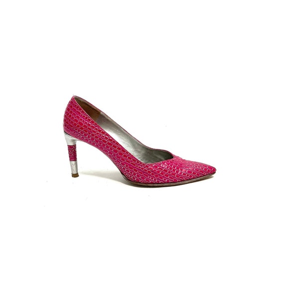 Vintage Y2K Embossed Leather Heels // Pink and Si… - image 1