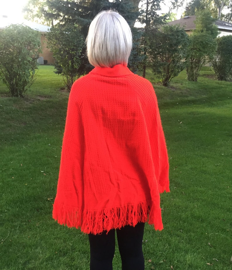 Red 60s Poncho // Vintage Sweater Poncho // Button Up Fringe Cape // Lightweight Poncho Cardigan // Mod Cape Medium Large image 5