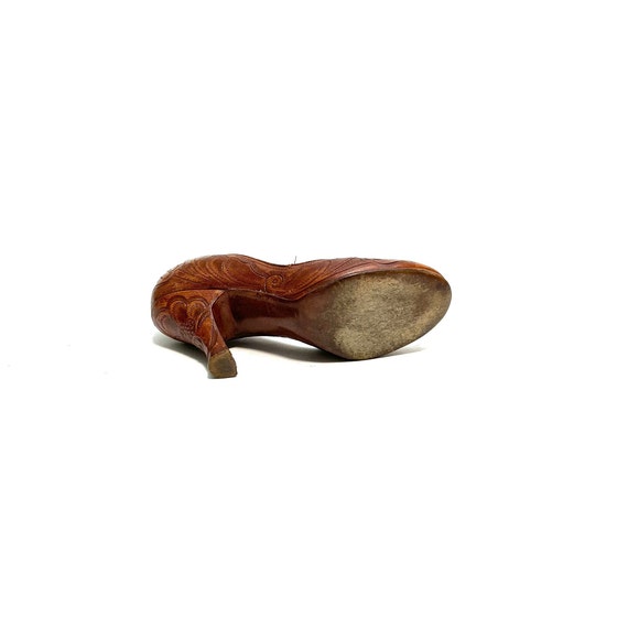 Vintage 1940s Hand Tooled Leather Heels // Brown … - image 8
