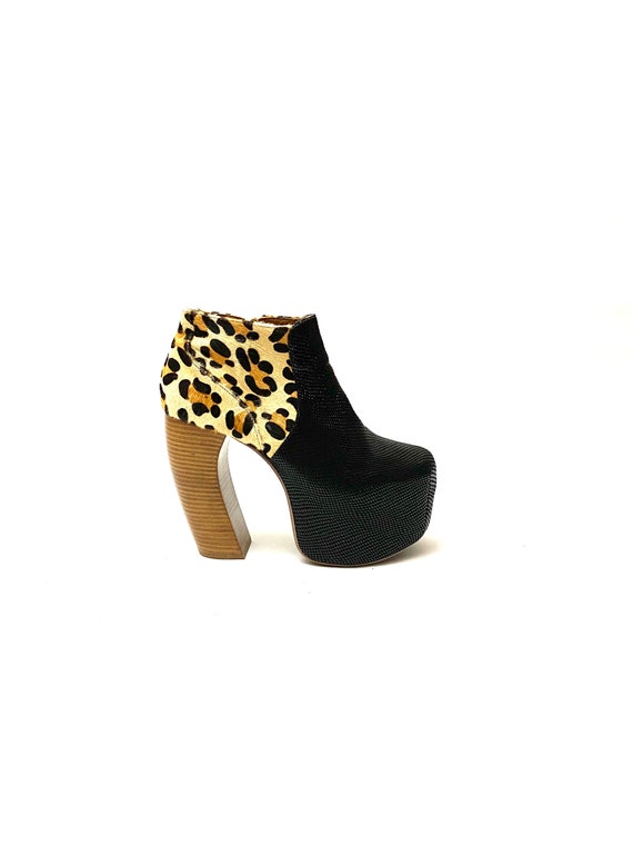 Vintage Y2K Extreme Platform Heels // Black Emboss