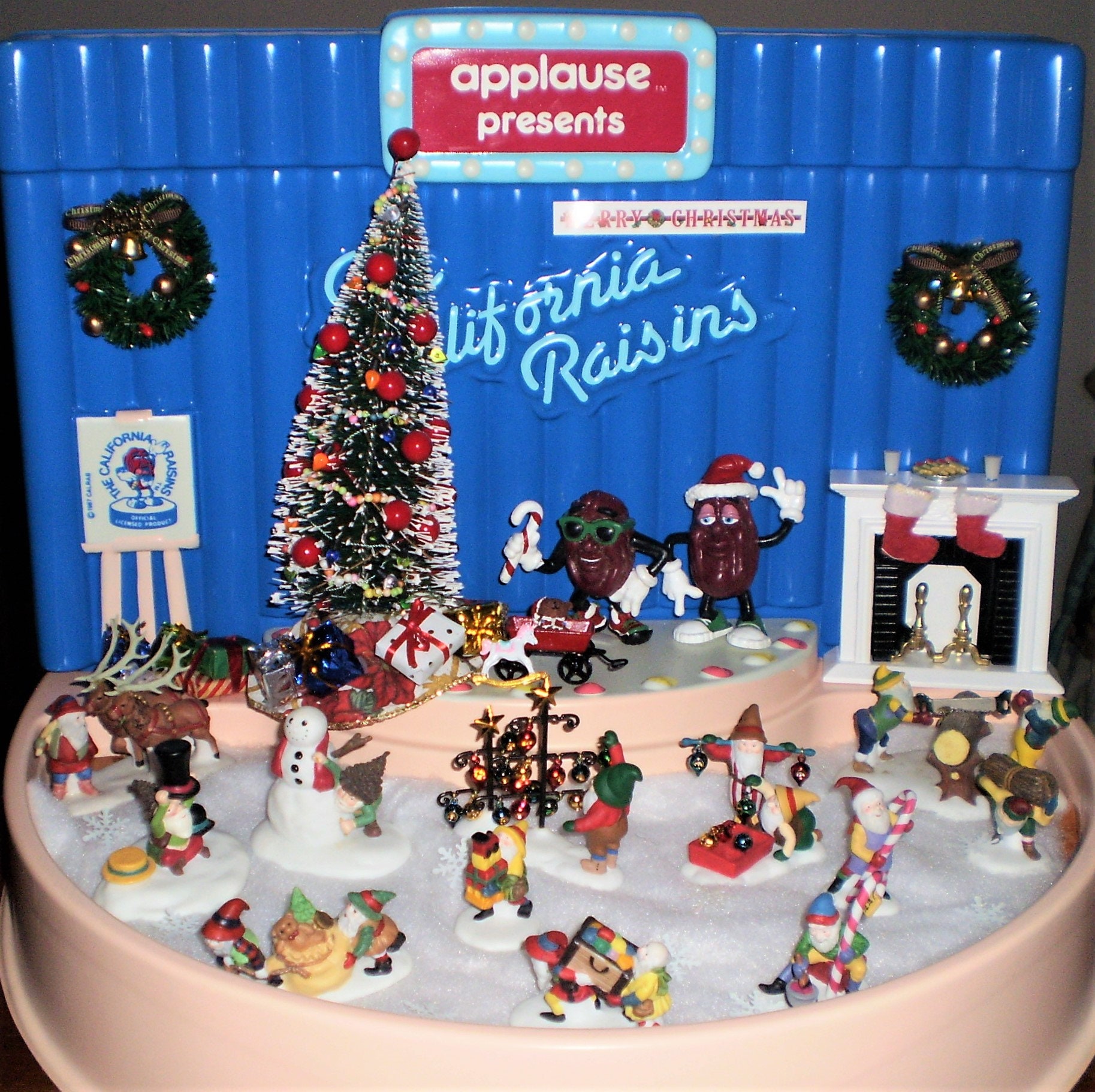 California Raisins, Christmas Santa Claus Set - Stage & Props Not