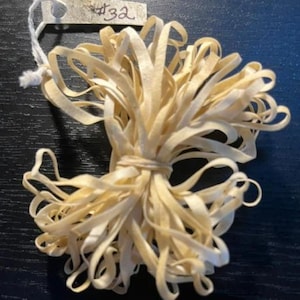 x Deer #32  20' Rawhide Sinew 1 pc 1/8"  Light Weight Drums Rattles Repairs