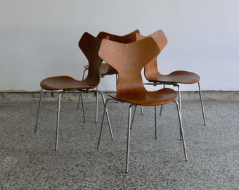 ON HOLD Vintage Arne Jacobsen for Fritz Hansen Grand Prix Chairs (Set of 4)