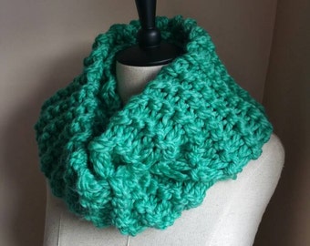 Chunky Infinity Scarf - Spearmint Green - Outlander