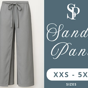 Op de afbeelding: Grijze broek met wijde pijpen en een tailleband met trekkoord. De broek heeft een split aan de voorkant. De afbeelding bevat de tekst "Sandy Pant" en maten van XXS tot 5XL.