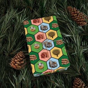 Jogo de tabuleiro Catan inspirado em Colonizadores de Catan Rolos de papel de embrulho para presente Papel de embrulho exclusivo personalizado com tema Catan Fãs de Catan para presente de Natal, 2 tamanhos