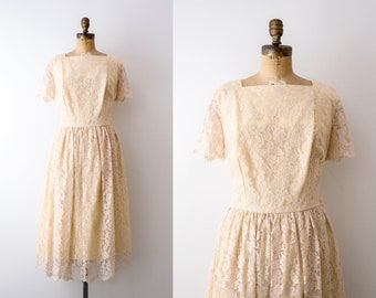 Vintage 50 lace dress. 1950s champagne dress. full skirt. blush and yellow dress. L.