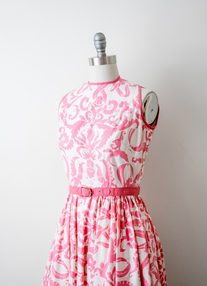 Vintage 50 swirl print dress 1950/'s pink dress full pleated skirt xs. pink /& white cupid novelty print