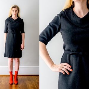 60&#39;s black knit dress. 1960 sheath dress. mod. small. collared dress. belt. m.