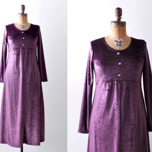 Vestido de veludo amassado dos anos 90. Roxo. Vestido grunge dos anos 90. Maxi. xs
