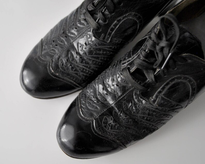 30's Black Leather Lace Up Shoes with Detailed Stitching