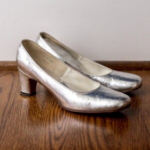 1960 Silver Shoes. Vintage 60's Metallic Pumps. Chunky Heel. Size 6.5 7 ...