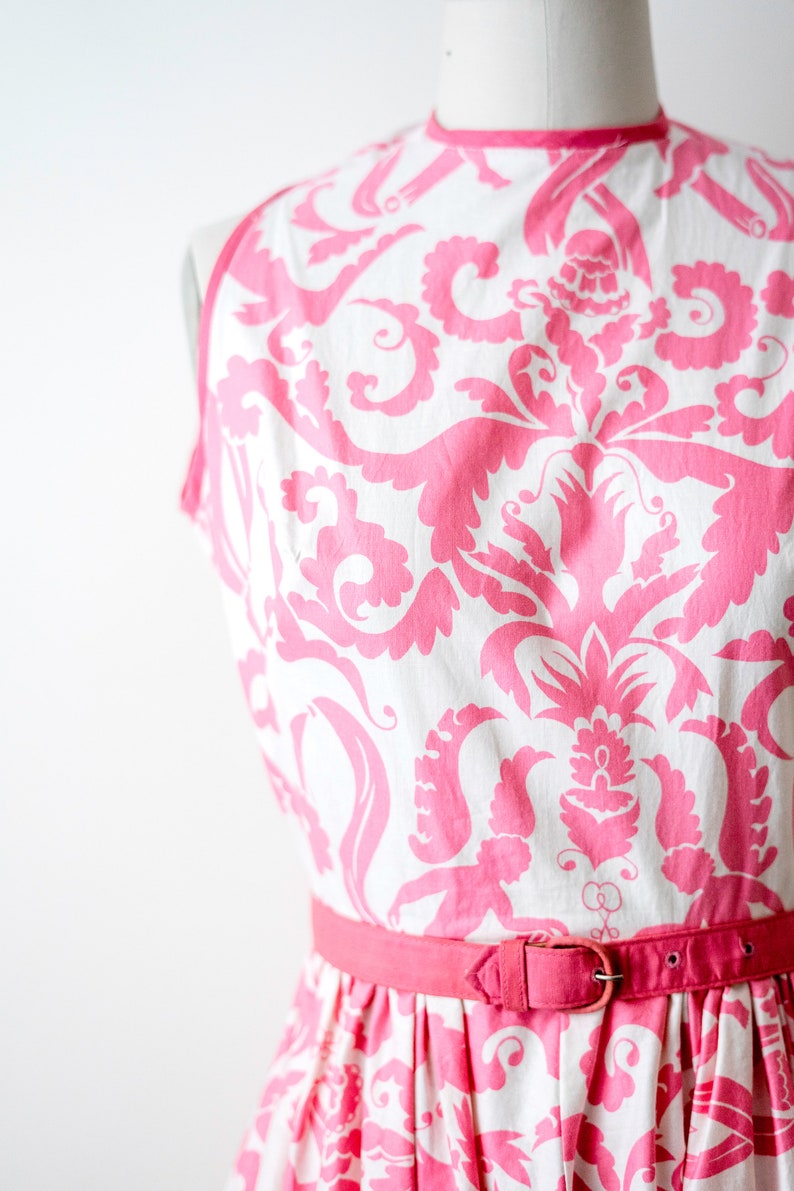 Vintage 50 swirl print dress 1950/'s pink dress full pleated skirt xs. pink /& white cupid novelty print