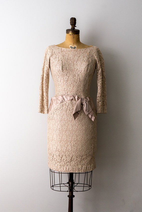 1960's Lace Wiggle Dress. vintage 60 beige dress.… - image 4