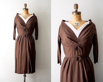 50 brown dress. 1950’s sheath dress. Silk & linen bows. wiggle dress. small.