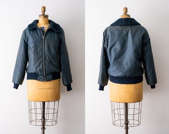 1950s flight jacket. vintage 50 nylon bomber jacket. wpl 10881 US military. workwear. navy blue. zipper.