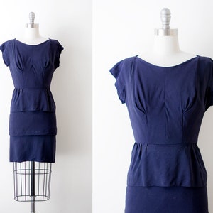 50er Jahre Wackelkleid. Vintage 1950 marineblaues Kleid. Gestufter Schößchenrock. Krepp. xs.