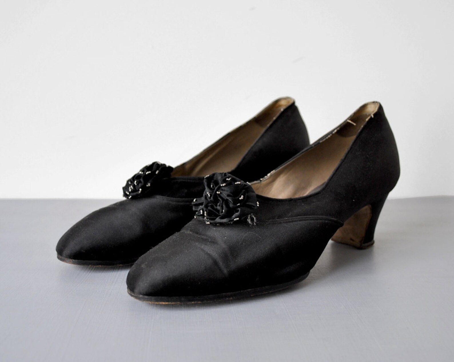 1920's black shoes. 20's flapper heels. flowers. Etsy