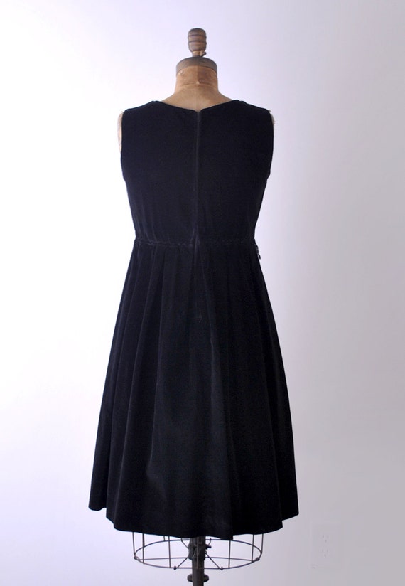 1950's velvet dress. black. 50's pleated dress. m… - image 4