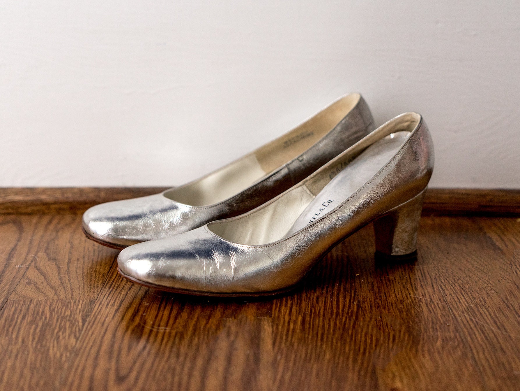1960 Silver Shoes. Vintage 60's Metallic Pumps. Chunky Heel. Size 6.5 7 ...