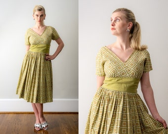 1950's green print dress. 50 small full dress. pleated skirt. patterned floral print. vintage. olive green.