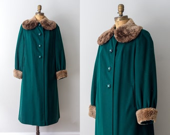 1950's green wool coat. vintage 50 fur coat. mutton collar. light brown. dark green. m.