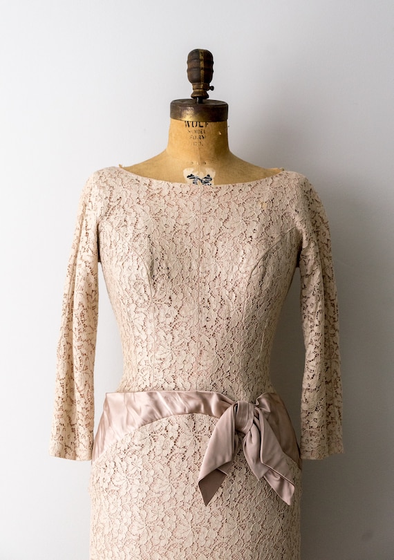 1960's Lace Wiggle Dress. vintage 60 beige dress.… - image 2