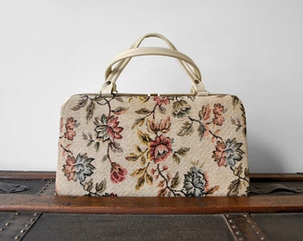 1960's tapestry bag. 60 floral handbag. structured bag. ivory white. 60 hard purse.