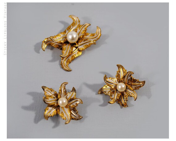 1960's vintage gold pin set. 60s floral earrings.… - image 3