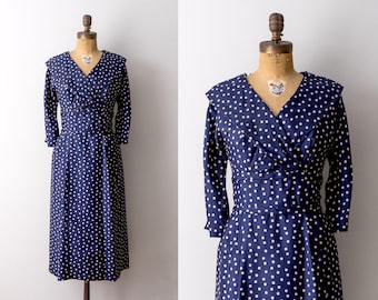 50&#39;s polka dot dress. 1950&#39;s navy blue dress. white dots. shawl collar. dark blue dress. m.