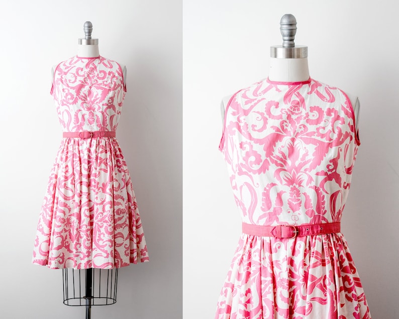 Vintage 50 swirl print dress 1950/'s pink dress full pleated skirt xs. pink /& white cupid novelty print
