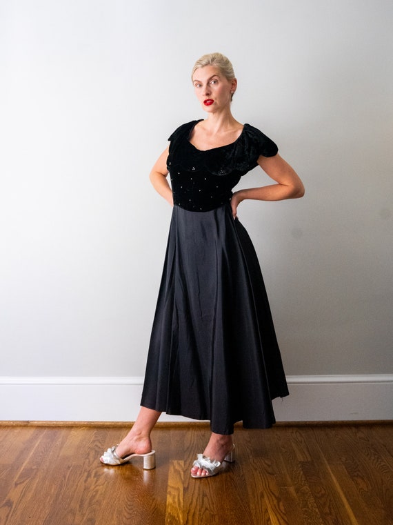 1940 black velvet dress. Scalloped collar. 40’s f… - image 9