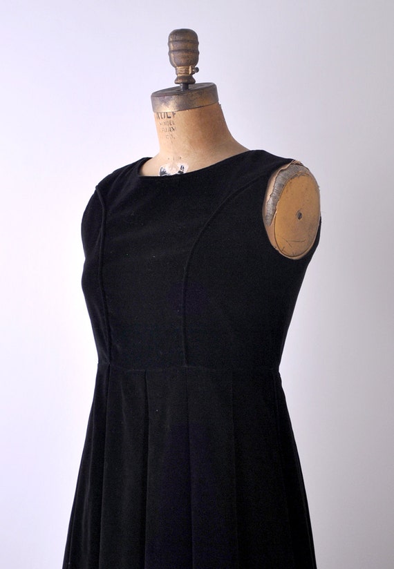 1950's velvet dress. black. 50's pleated dress. m… - image 3