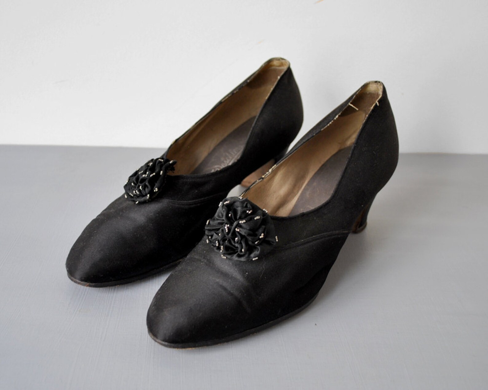 1920's black shoes. 20's flapper heels. flowers. | Etsy